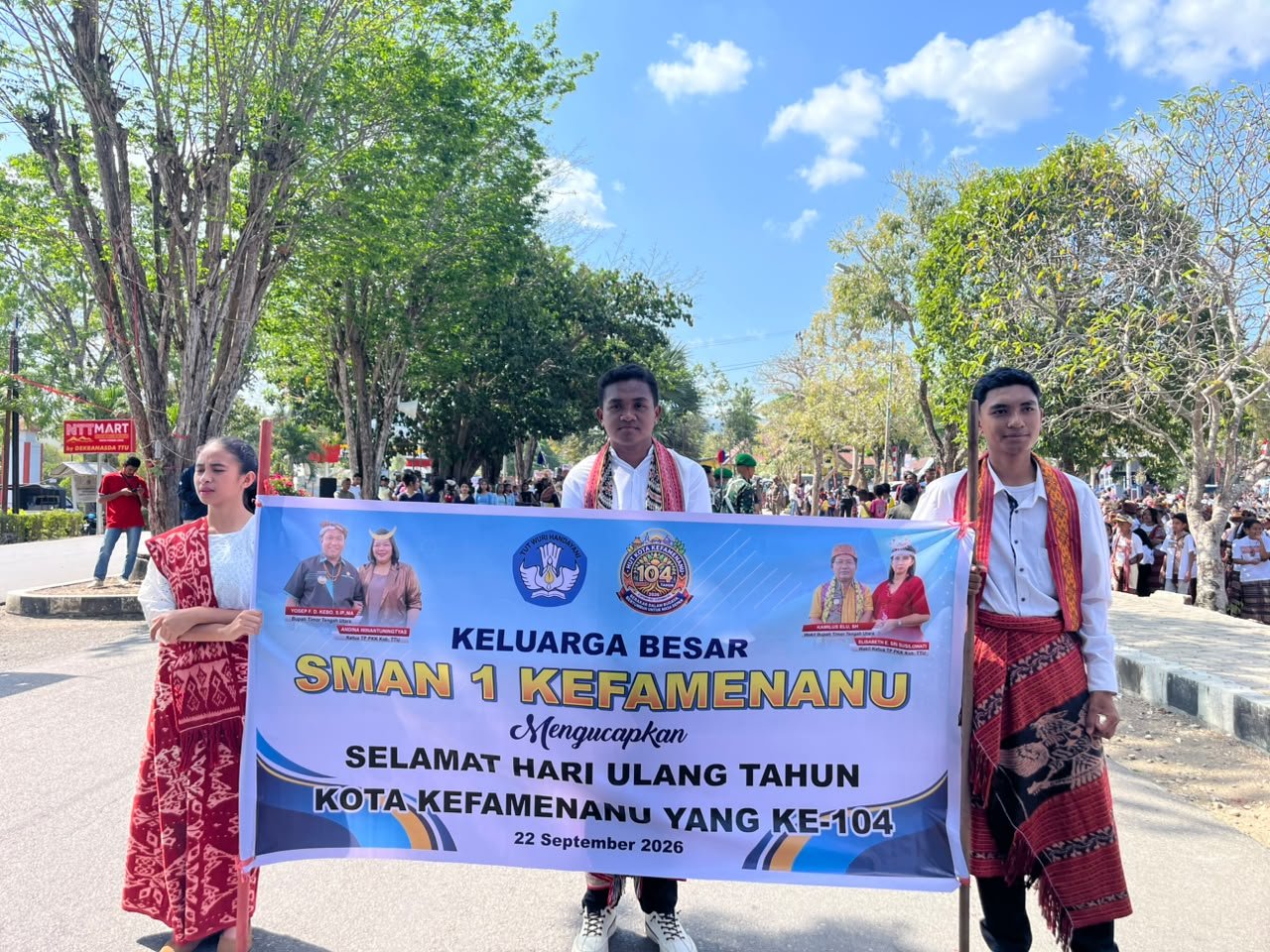 Meriah dan Penuh Makna! SMA Negeri 1 Kefamenanu Buka Barisan Karnaval Budaya HUT Kota SARI ke-104